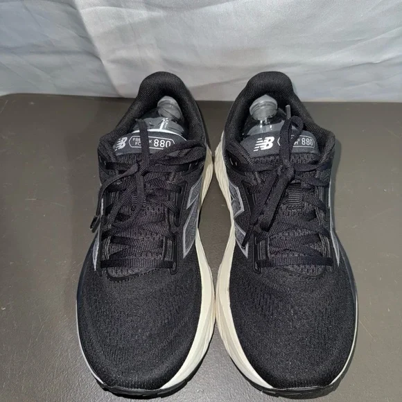 New Balance Fresh Foam 880 Women’s Sneakers in Black & White - Picture 4 of 10